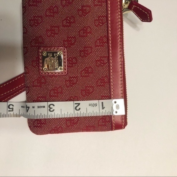 👛 DOONEY & BOURKE 👛 red signature wristlet